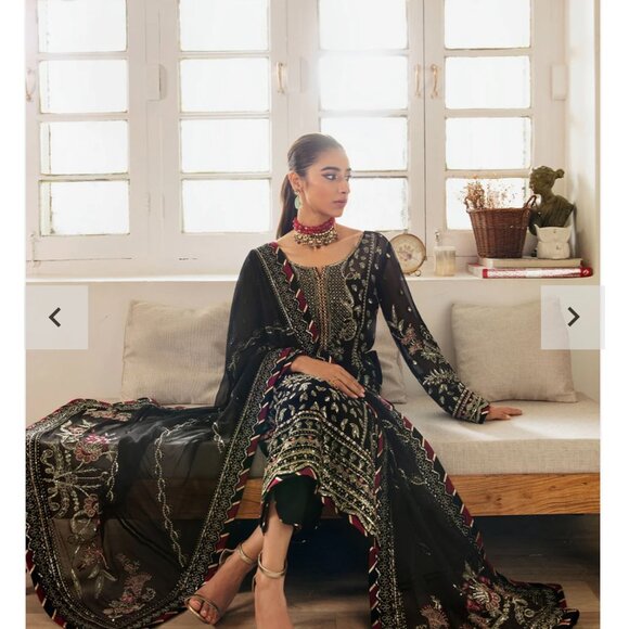 Gulaal Fancy Outfit - Never Worn - Picture 7 of 7